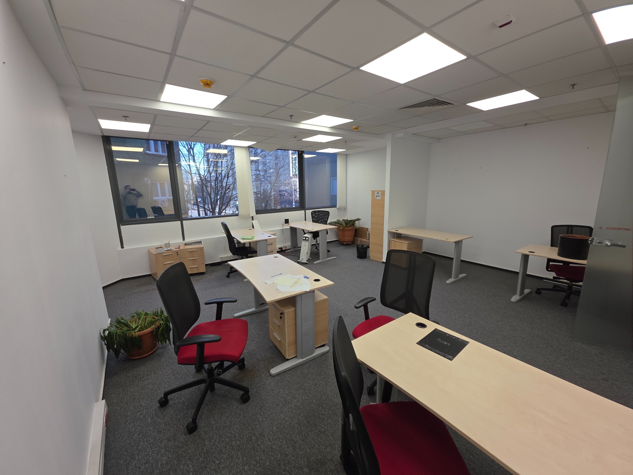 Birou spatios pentru echipe Ready Office